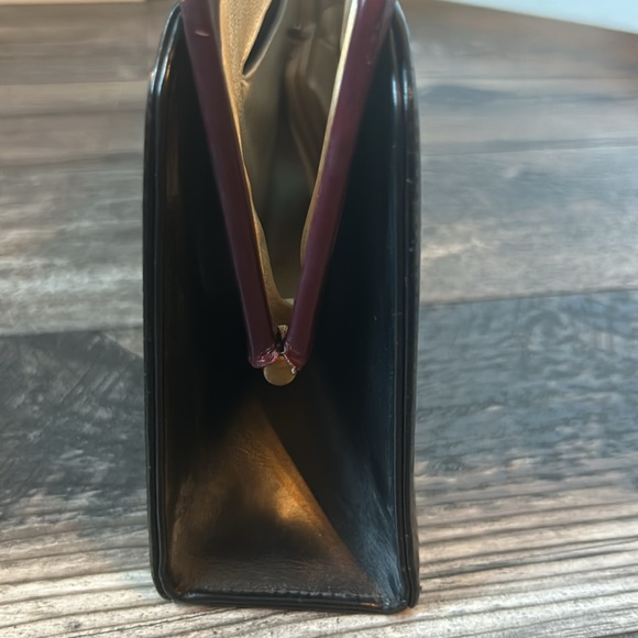 Vintage Palizzio by New York Over the Shoulder Purse With Gold Latch - Picture 7 of 13